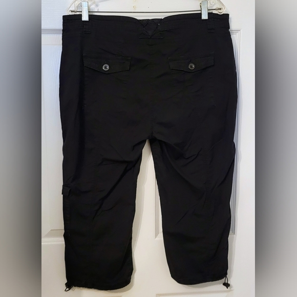 Black Cotton Cargo Capris Shorts - Picture 2 of 4